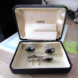 Mens Vintage SWANK Black Onyx Oval Silvertone Tie Bar and Cuff Links Set in Box